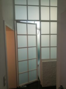 Pivotdeur, stalen deur, binnendeur, glas, melkglas, staal